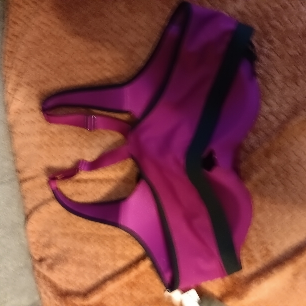 Victoria's Secret Magenta Sports Bra - Picture 5 of 5